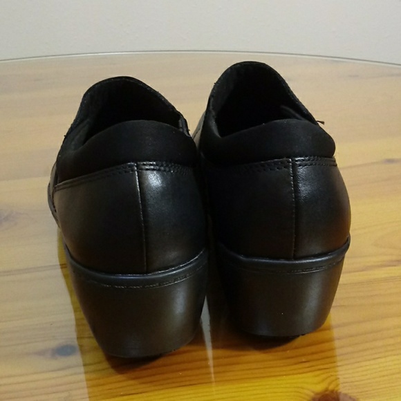 Clarks slip resistant black shoes size 9.5 - Picture 4 of 8
